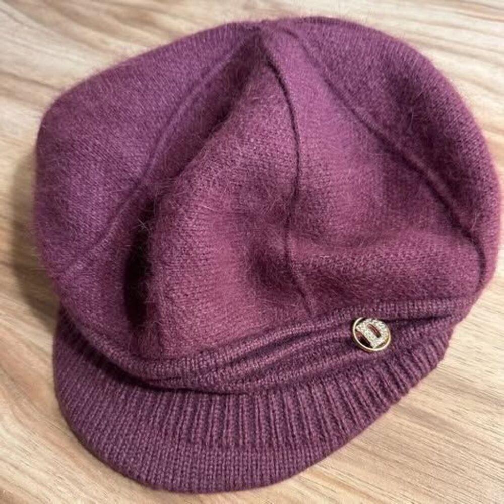 Woman’s Plum Knit Newsboy Cap Beanie Rhinestone Rhinestone Furry Lined knit